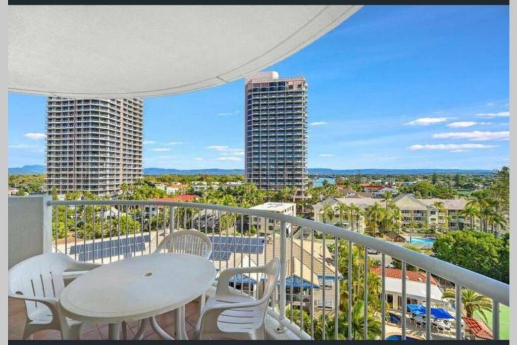 Surfers/Broadbeach Pool View. Free Parking & Wifi Gold Coast Bagian luar foto